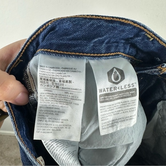 Levi’s Women’s Premium Medium Wash Ribcage Straight Button Fly Jeans Size 24 - Picture 6 of 8